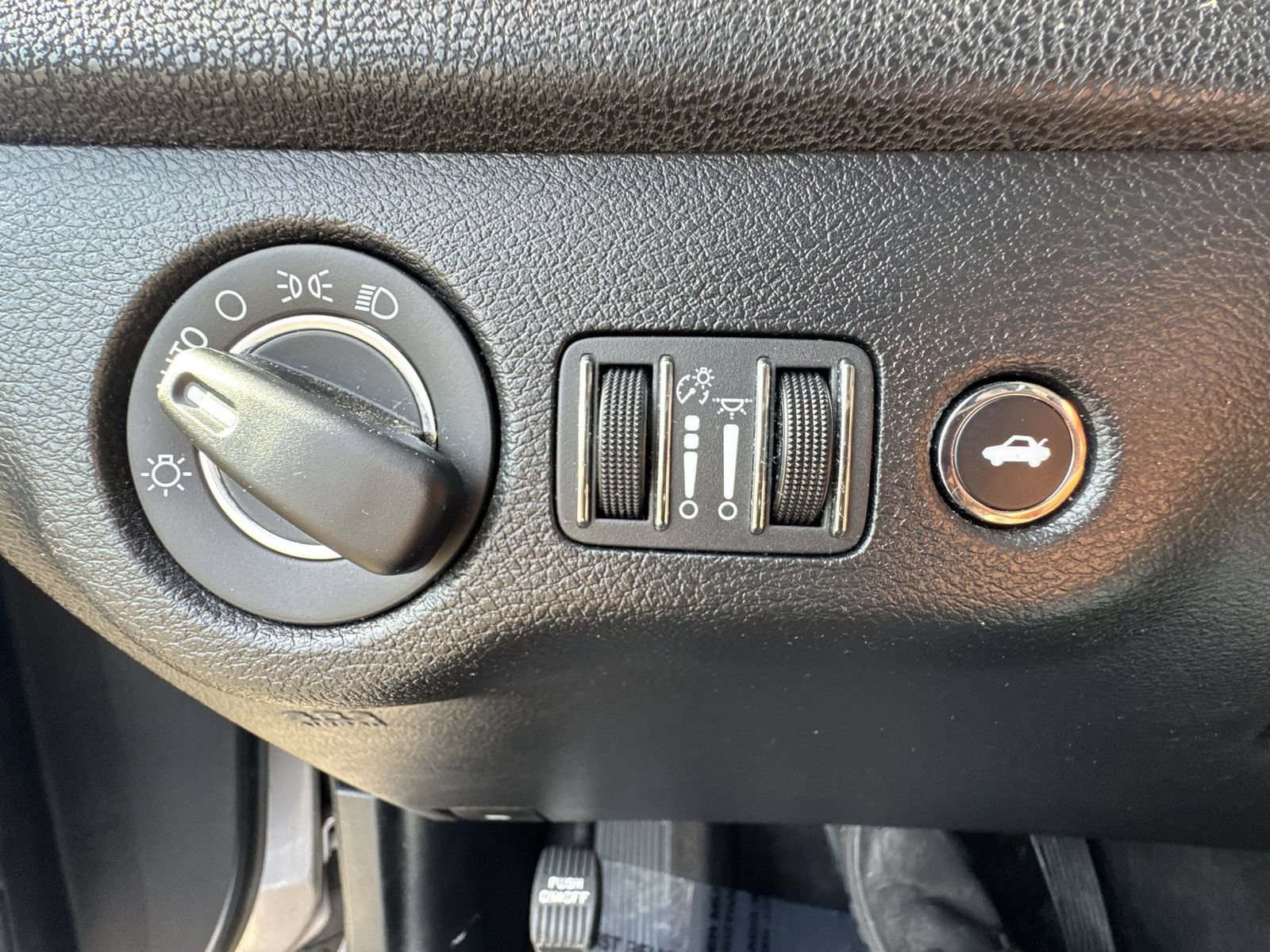 Used 2017 Chrysler 300 Limited RWD image 17