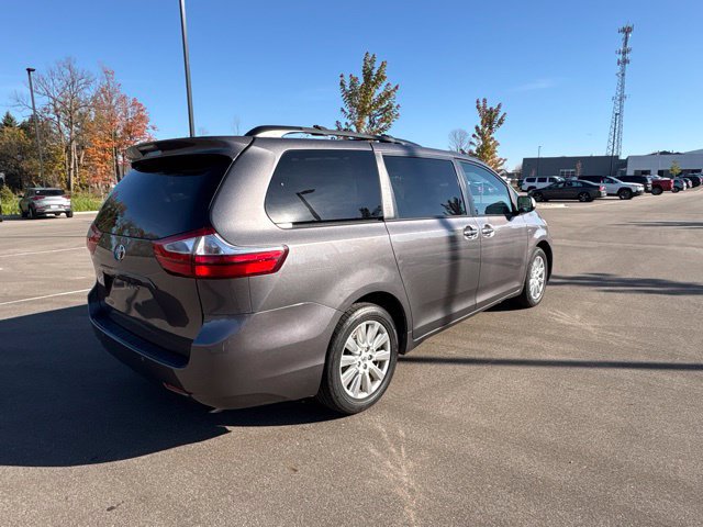 Used 2017 Toyota Sienna XLE w/ XLE Navigation Package AWD/4WD image 5