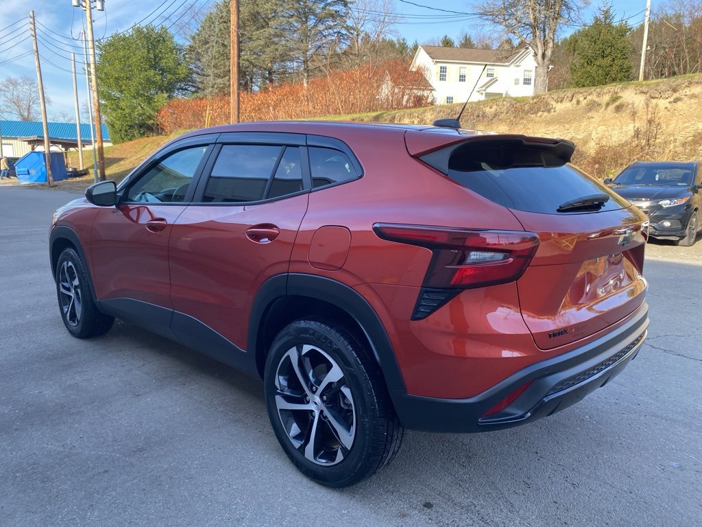 Used 2024 Chevrolet Trax RS w/ Sunroof Package image 5