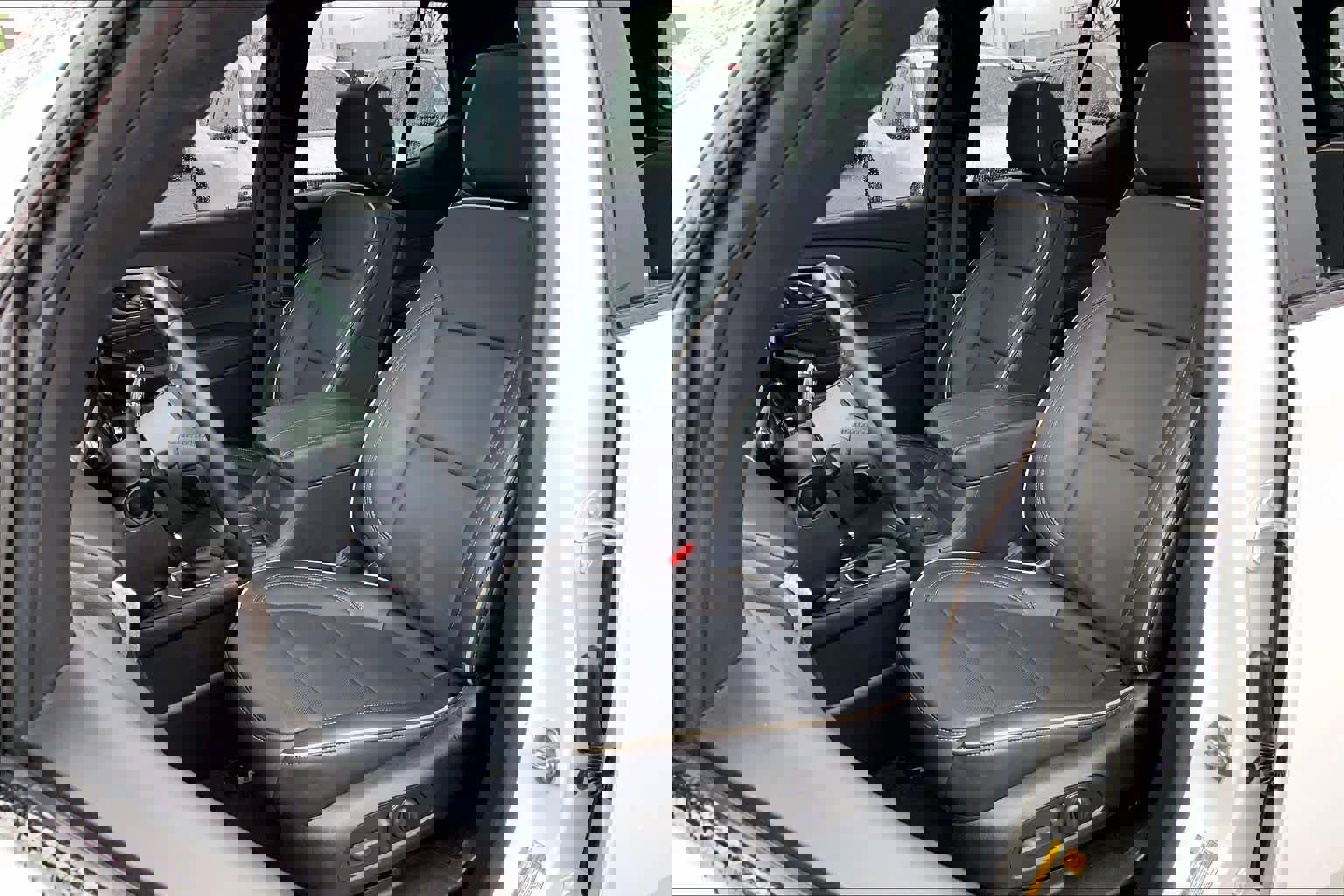 Used 2023 Chevrolet Traverse Premier w/ Redline Edition image 8