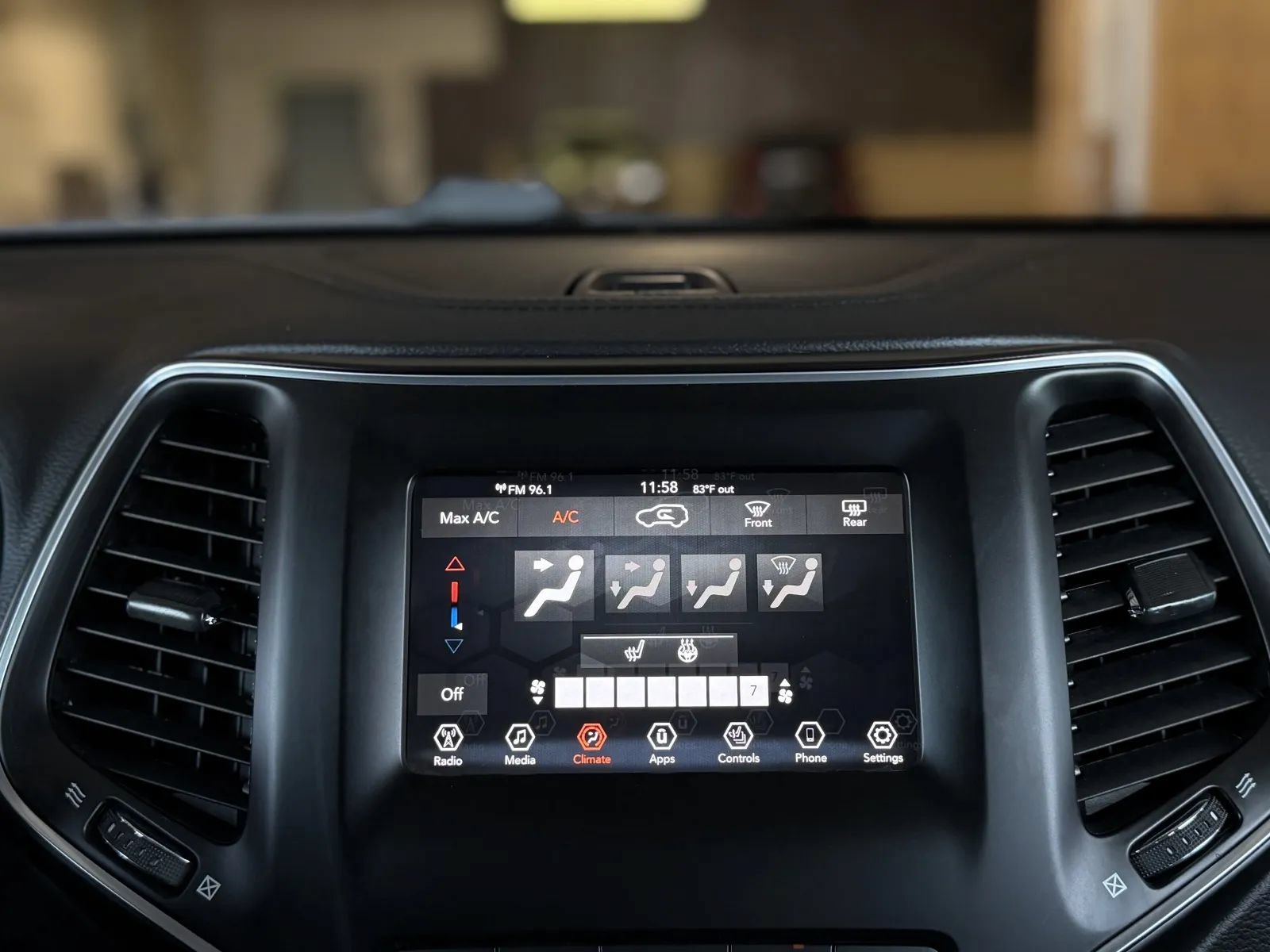Used 2021 Jeep Cherokee Latitude Lux FWD image 32