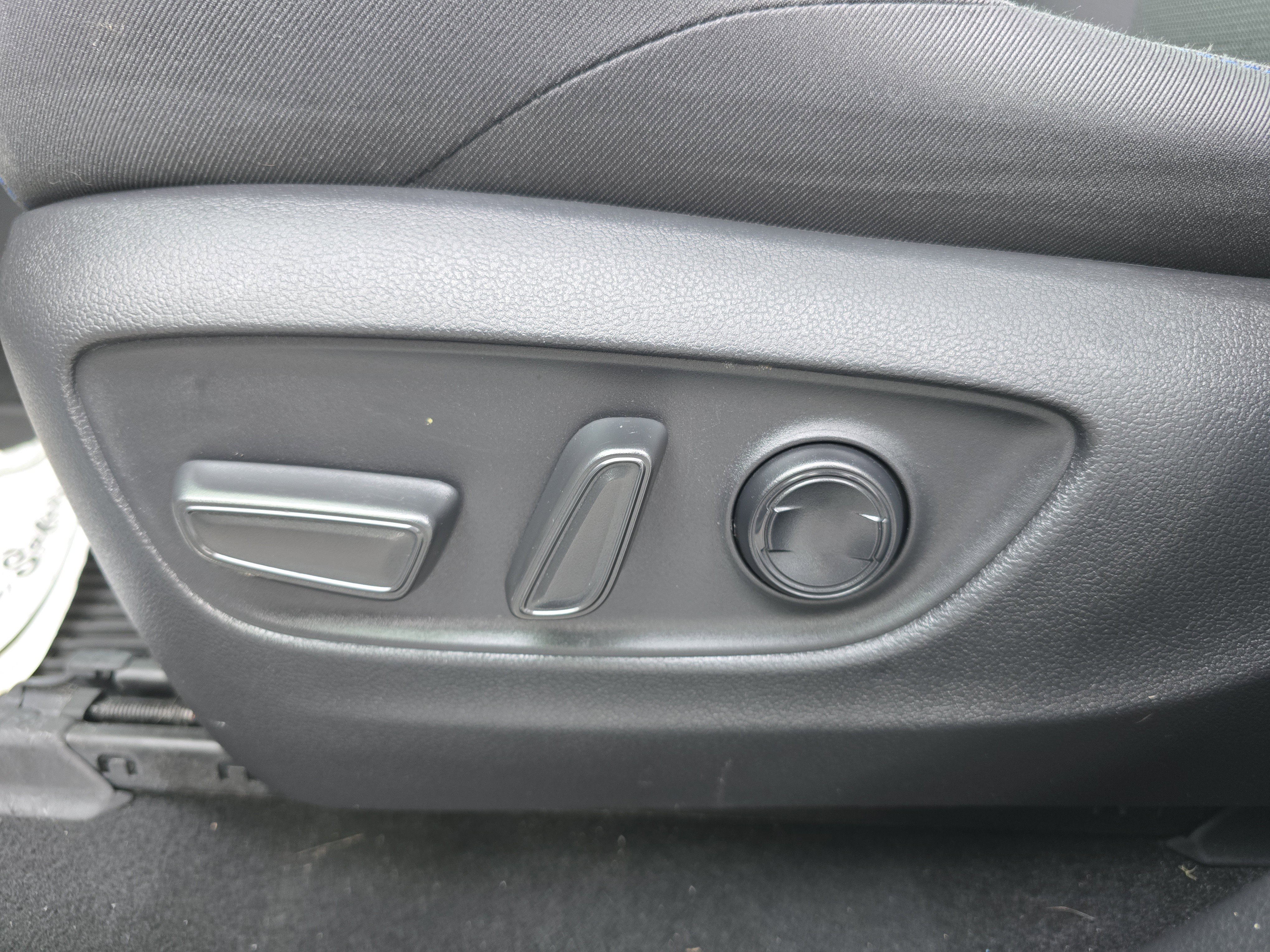 Used 2023 Toyota RAV4 SE image 13