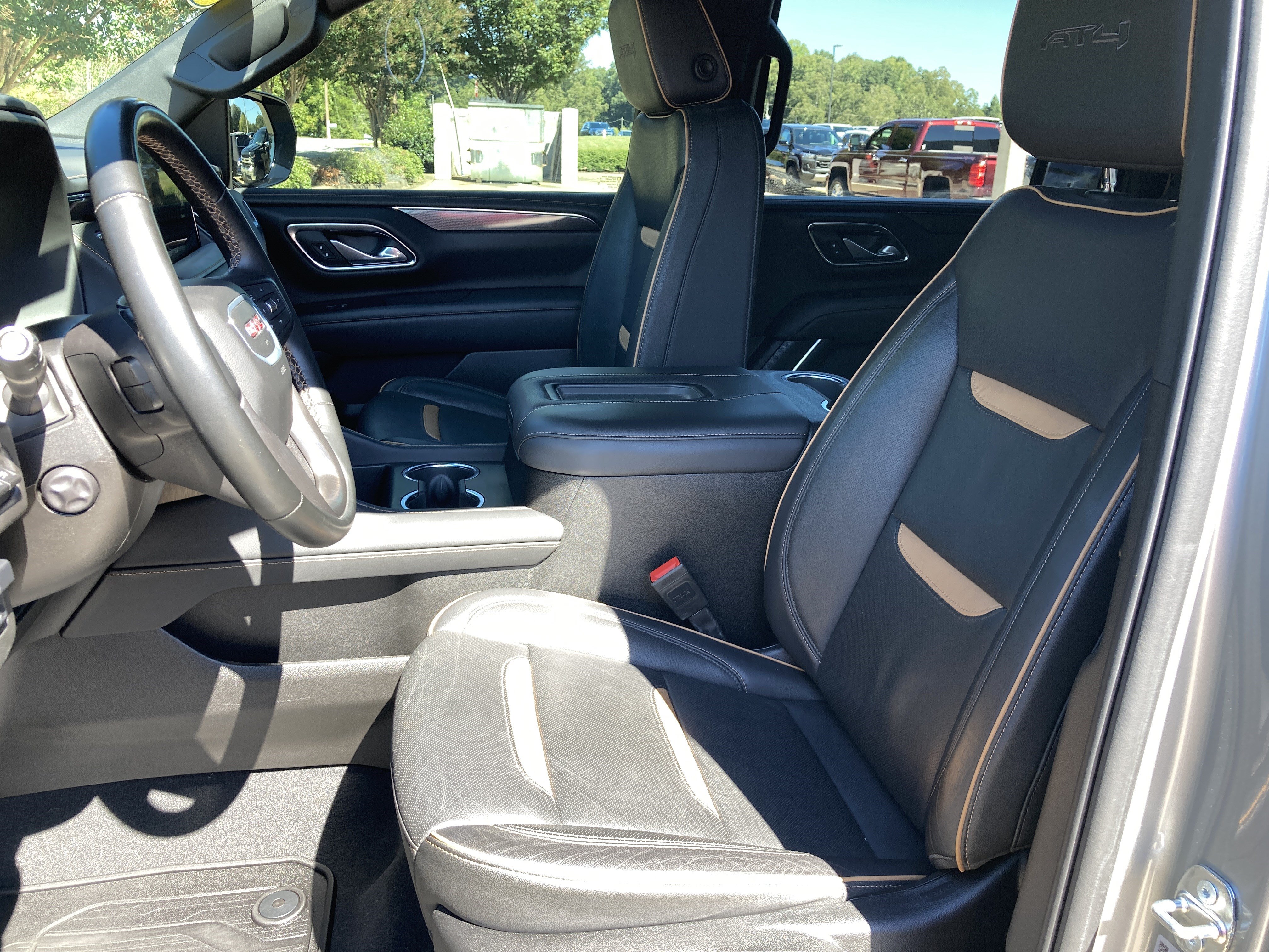 Certified 2024 GMC Yukon XL AT4 w/ Technology Package AWD/4WD image 11