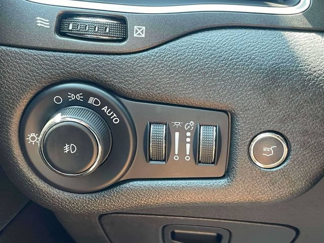 Used 2023 Jeep Cherokee Trailhawk w/ Trailer Tow Group AWD/4WD image 10