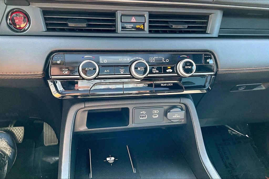 Used 2025 Honda Pilot TrailSport image 17