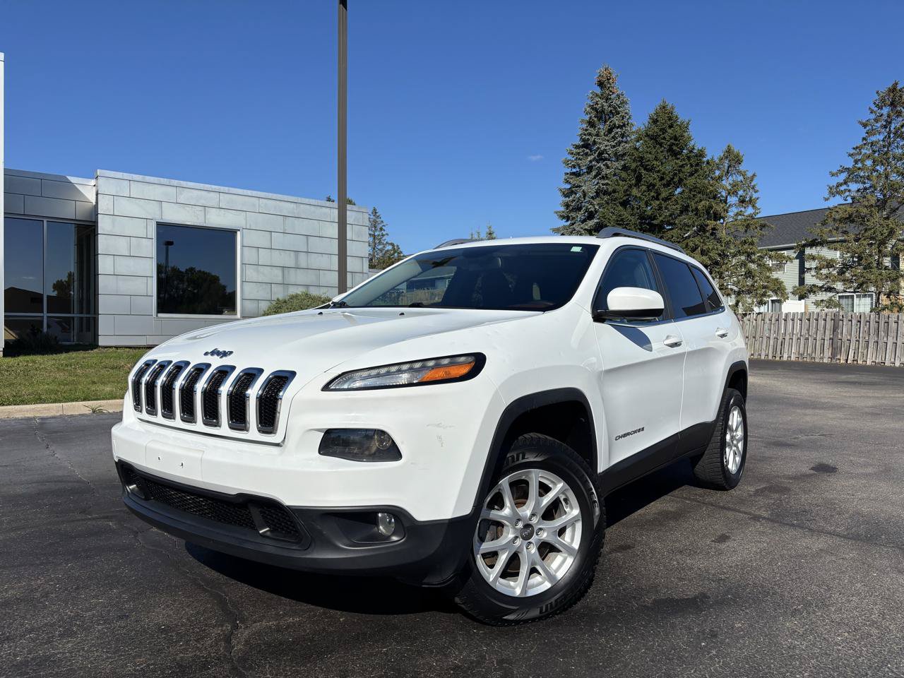 Used 2014 Jeep Cherokee Latitude w/ Cold Weather Group AWD/4WD image 3