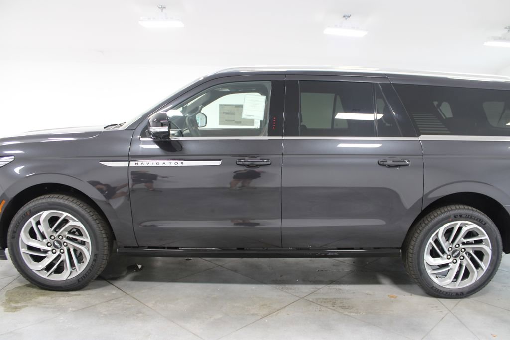 New 2025 Lincoln Navigator L Reserve image 5