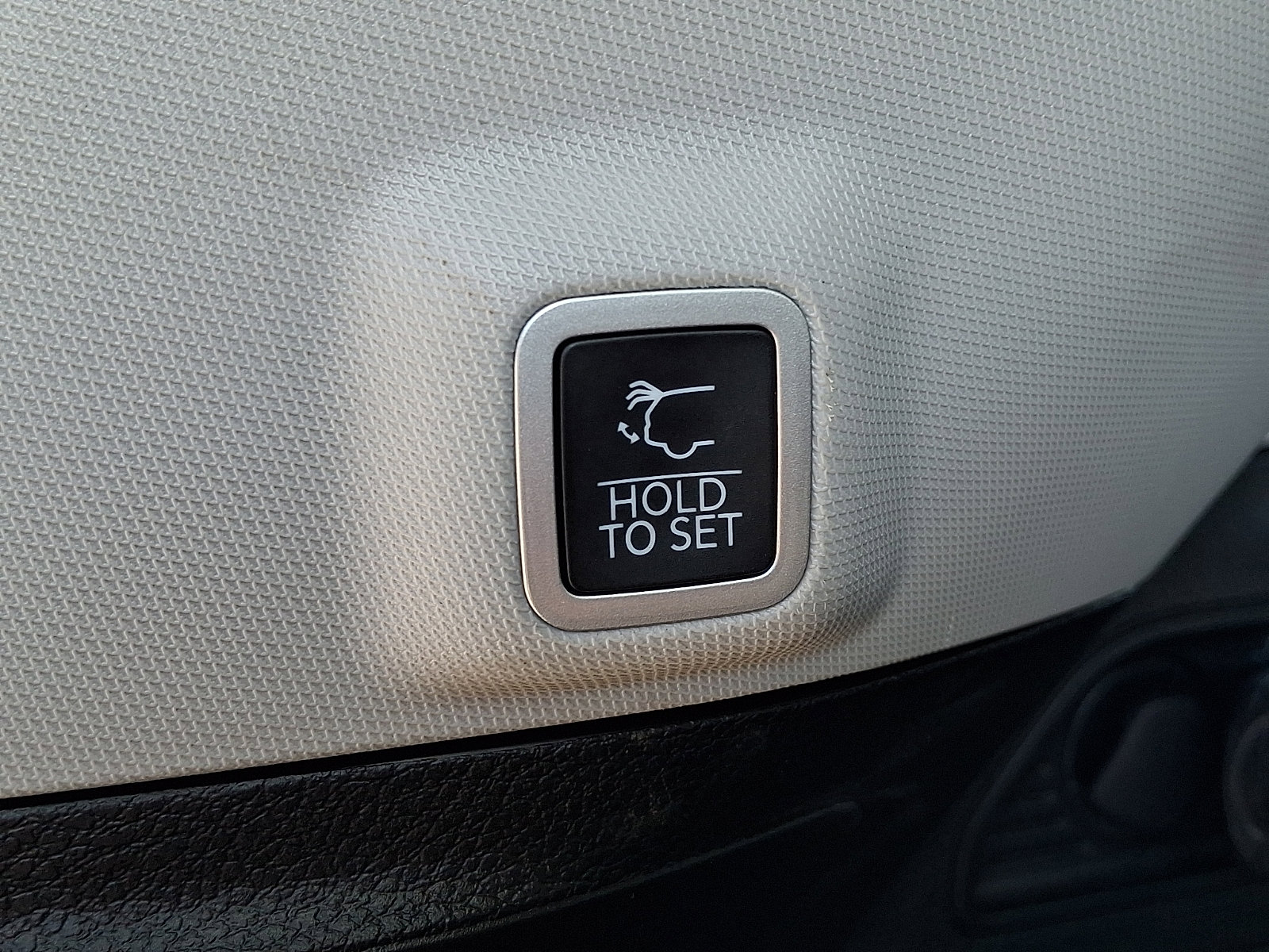 Used 2023 Jeep Grand Cherokee Limited AWD/4WD image 29