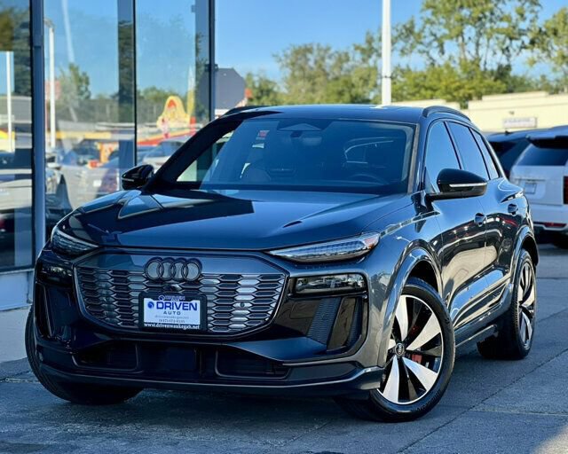 Used 2025 Audi SQ6 e-tron Premium Plus w/ Premium Plus AWD/4WD image 33