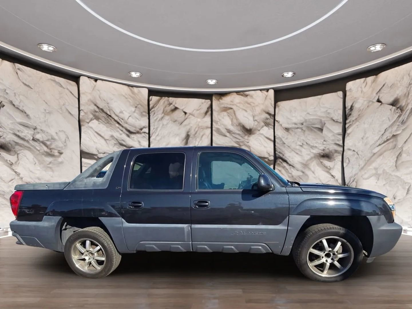 Used 2005 Chevrolet Avalanche LT w/ Preferred Equipment Group RWD image 4