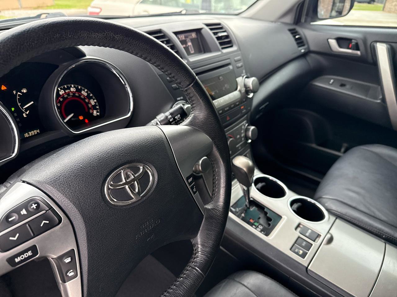 Used 2012 Toyota Highlander SE w/ Tow Pkg AWD/4WD image 30