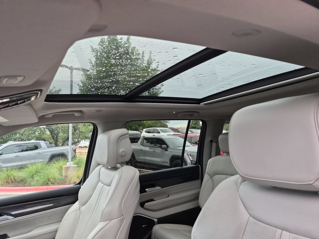 Used 2022 Jeep Wagoneer Series I w/ Premium Group I AWD/4WD image 32