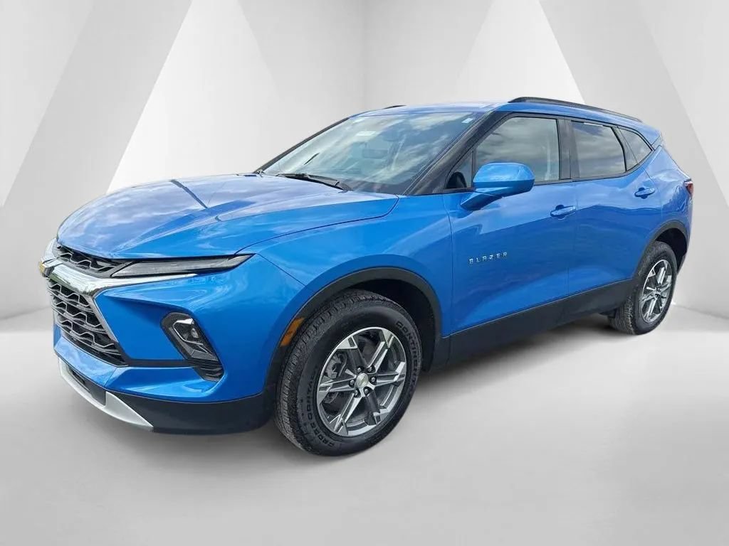 Used 2024 Chevrolet Blazer LT w/ Convenience Package FWD image 3