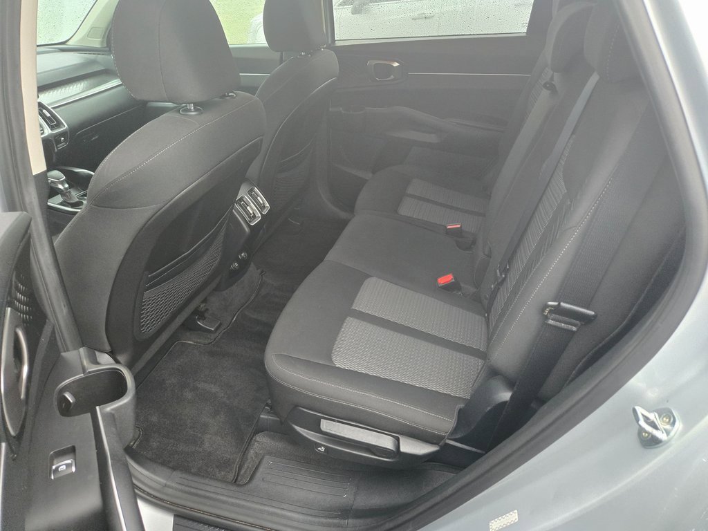 Used 2021 Kia Sorento LX image 8