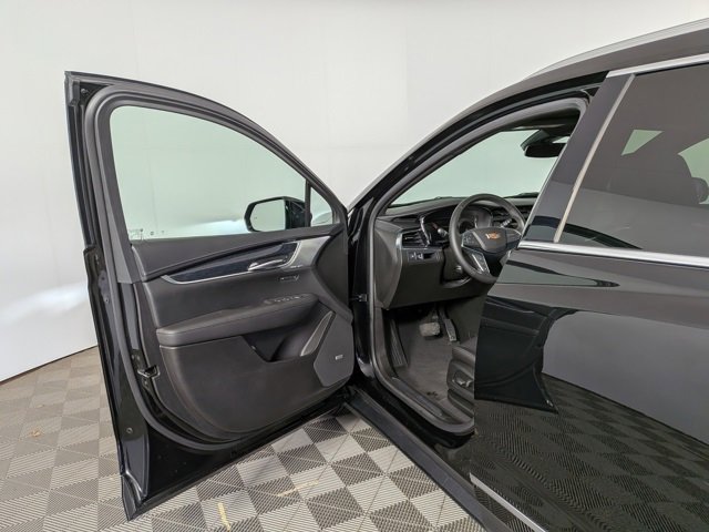 Certified 2025 Cadillac XT5 Premium Luxury w/ LPO, Floor Liner Package image 15