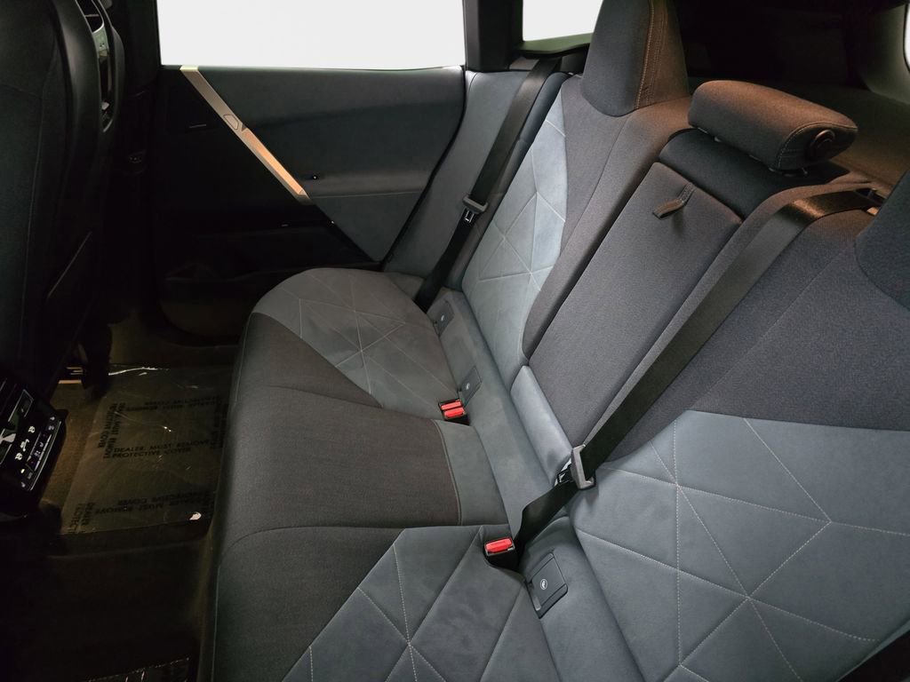 Used 2023 BMW iX xDrive50 w/ Premium Package image 17