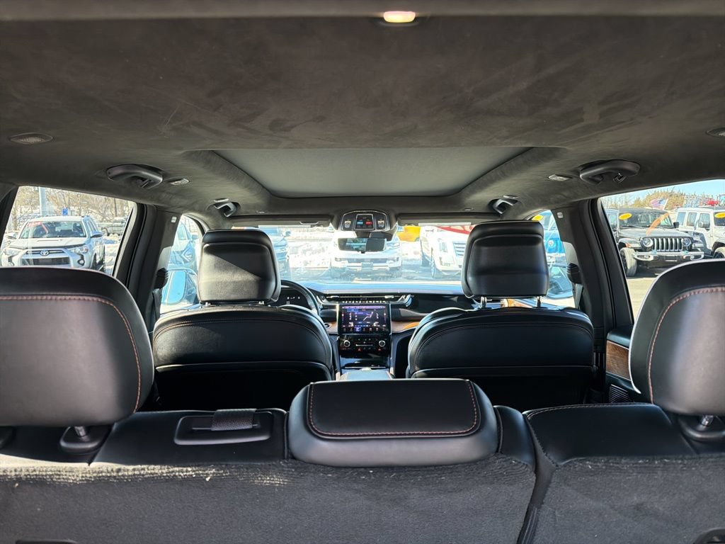 Used 2025 Jeep Grand Cherokee Summit AWD/4WD image 8