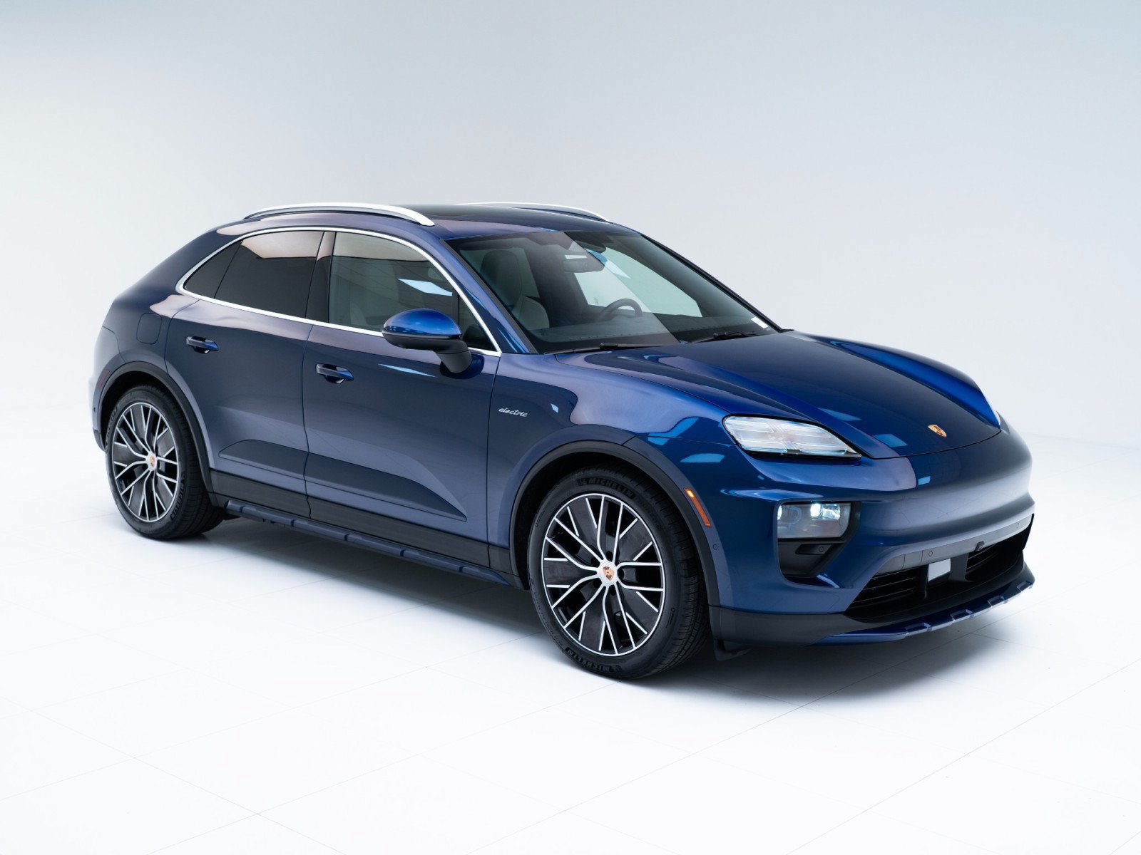 New 2026 Porsche Macan Electric RWD image 7