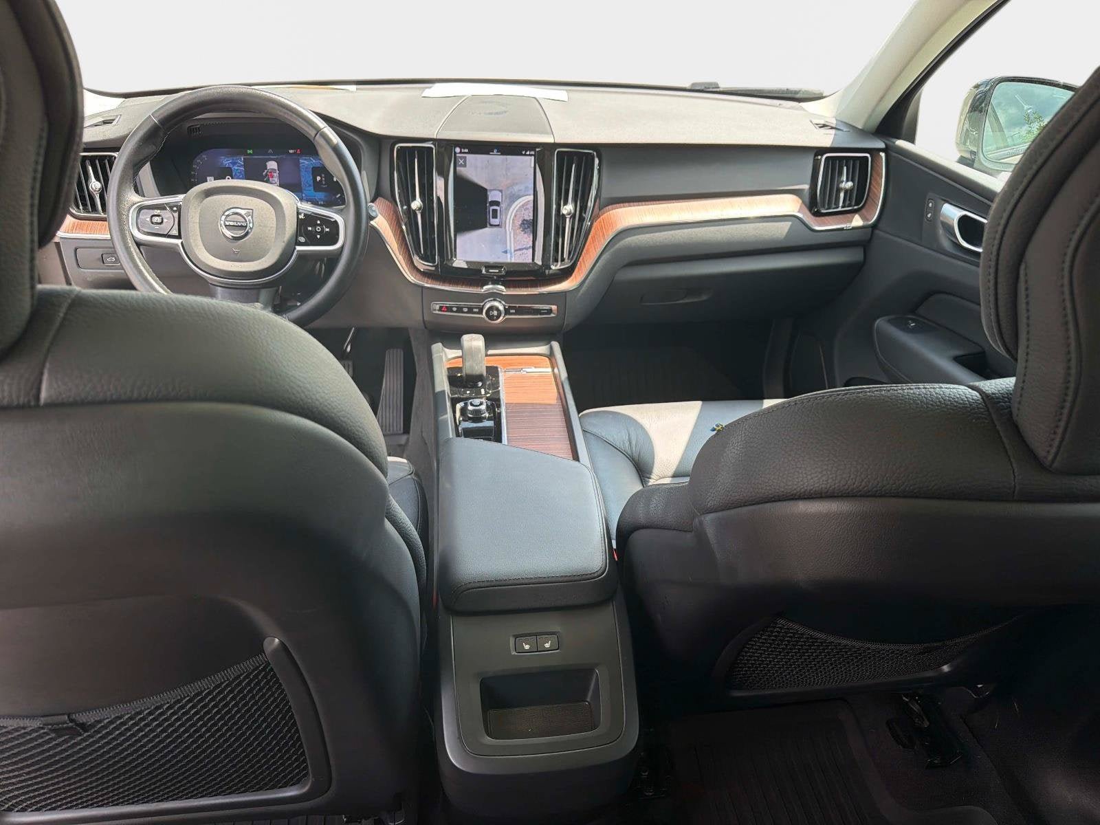 Certified 2024 Volvo XC60 B5 Plus w/ Protection Package Premier AWD/4WD image 18