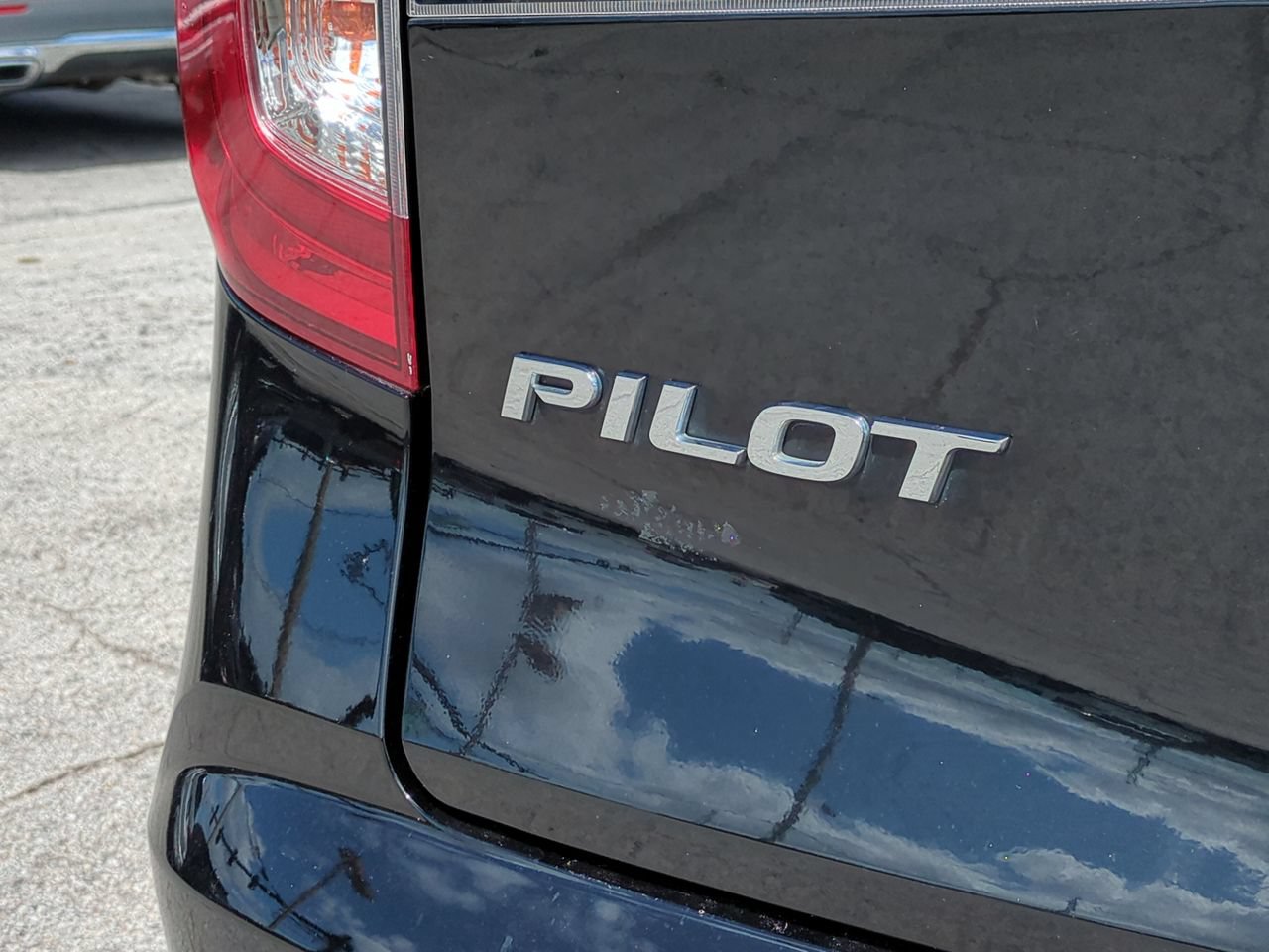 Used 2020 Honda Pilot Touring image 13