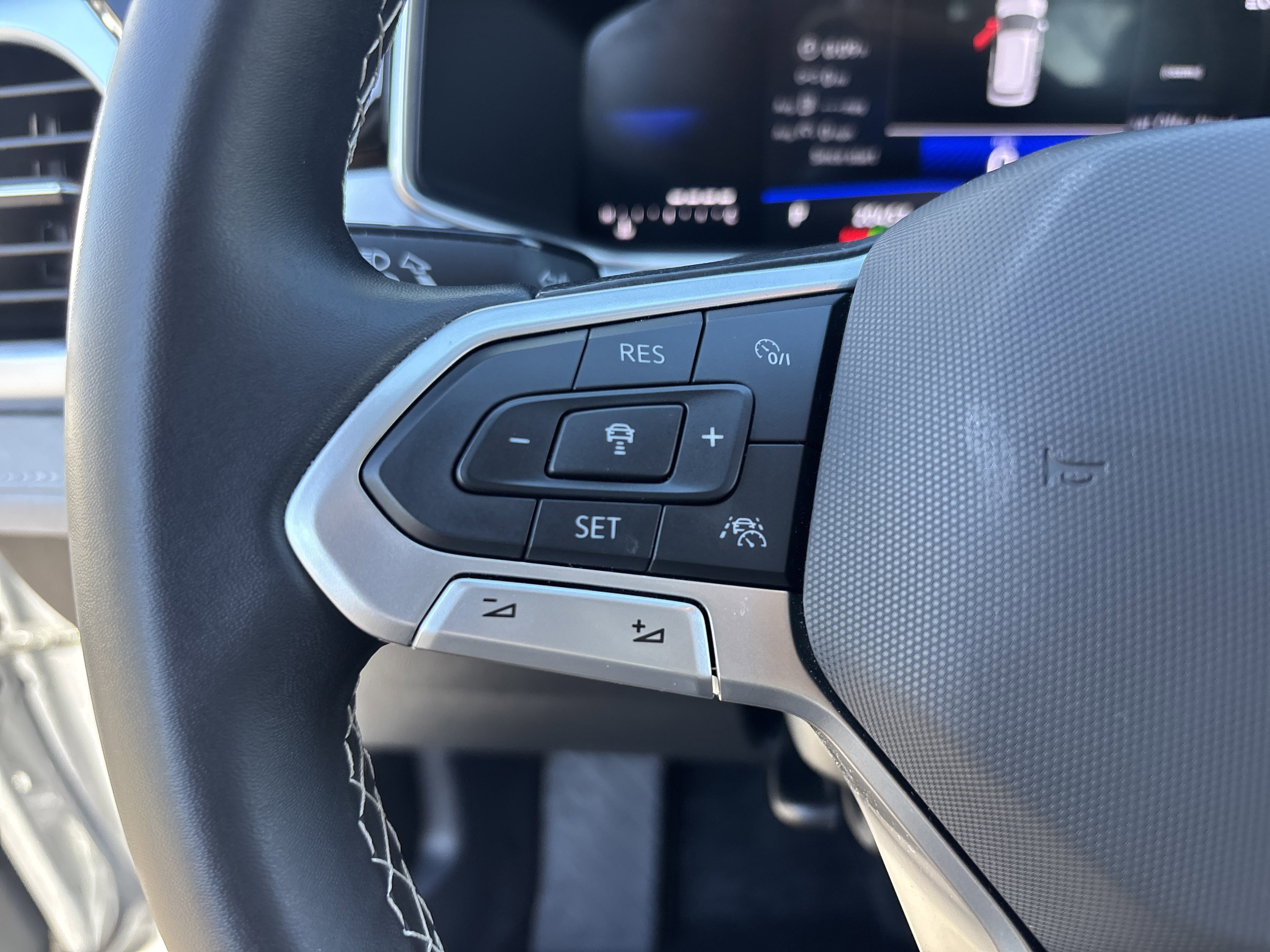 Used 2025 Volkswagen Taos SE image 26