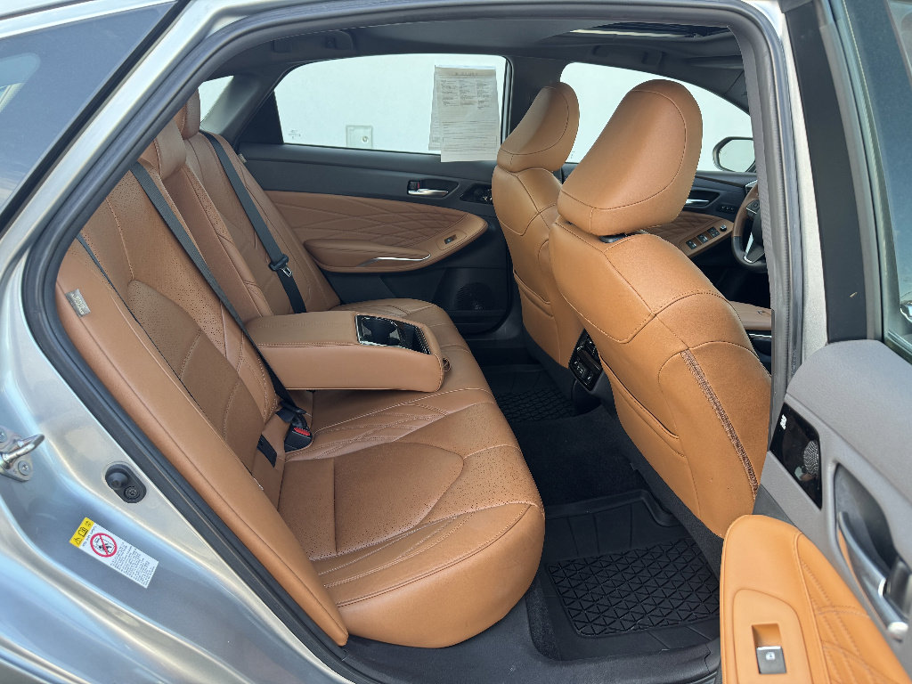 Used 2019 Toyota Avalon Limited FWD image 11