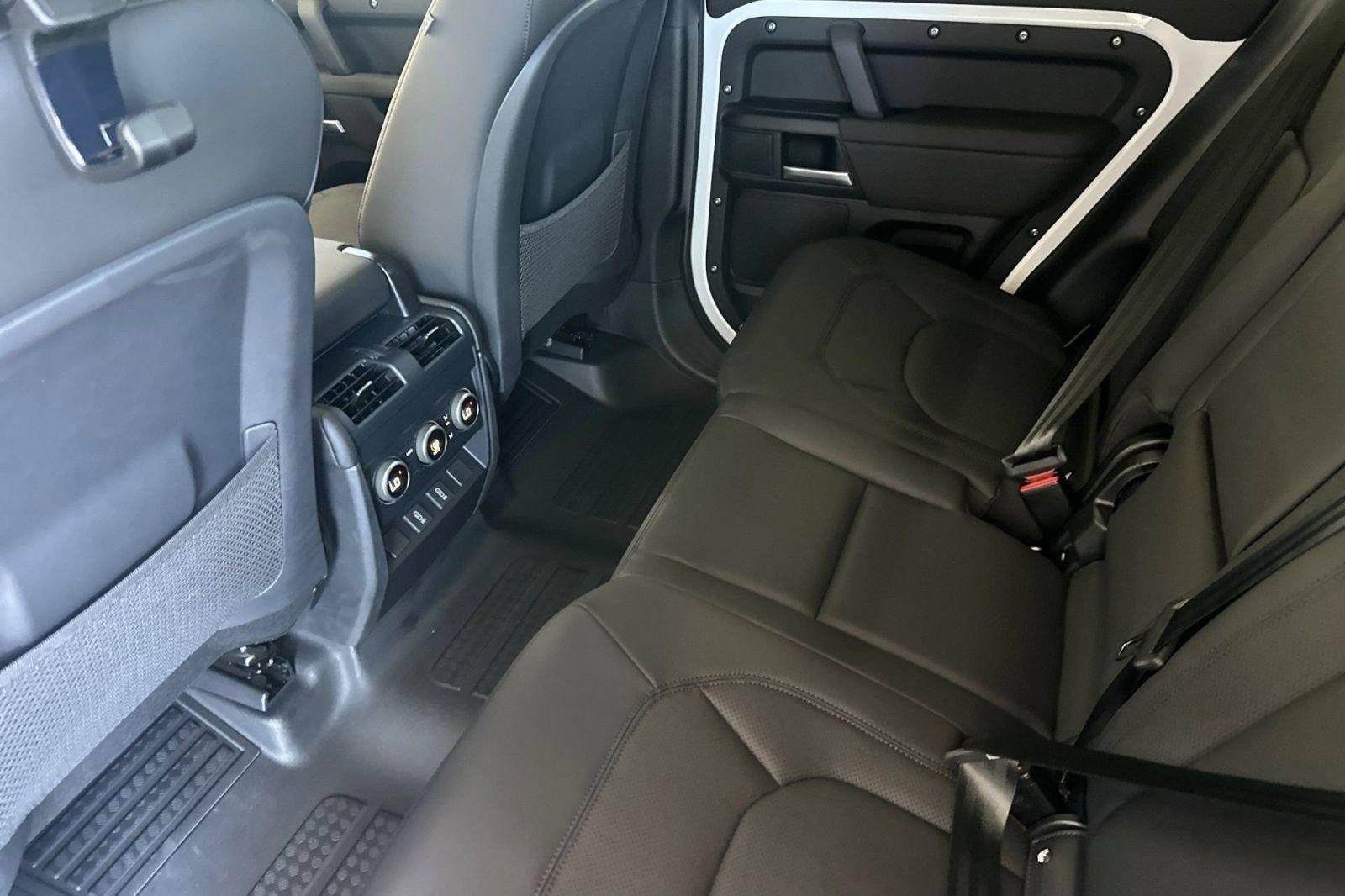 New 2026 Land Rover Defender 130 X-Dynamic SE AWD/4WD image 23