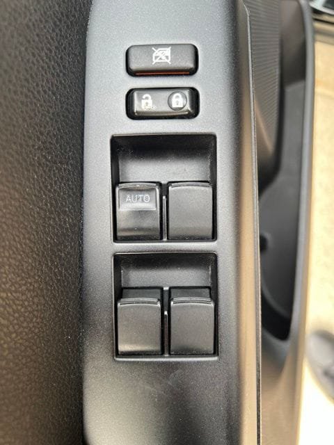 Used 2018 Toyota RAV4 LE AWD/4WD image 17