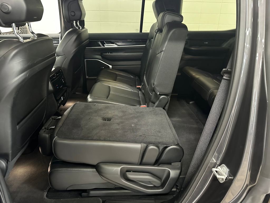Used 2024 Jeep Wagoneer 4WD image 39