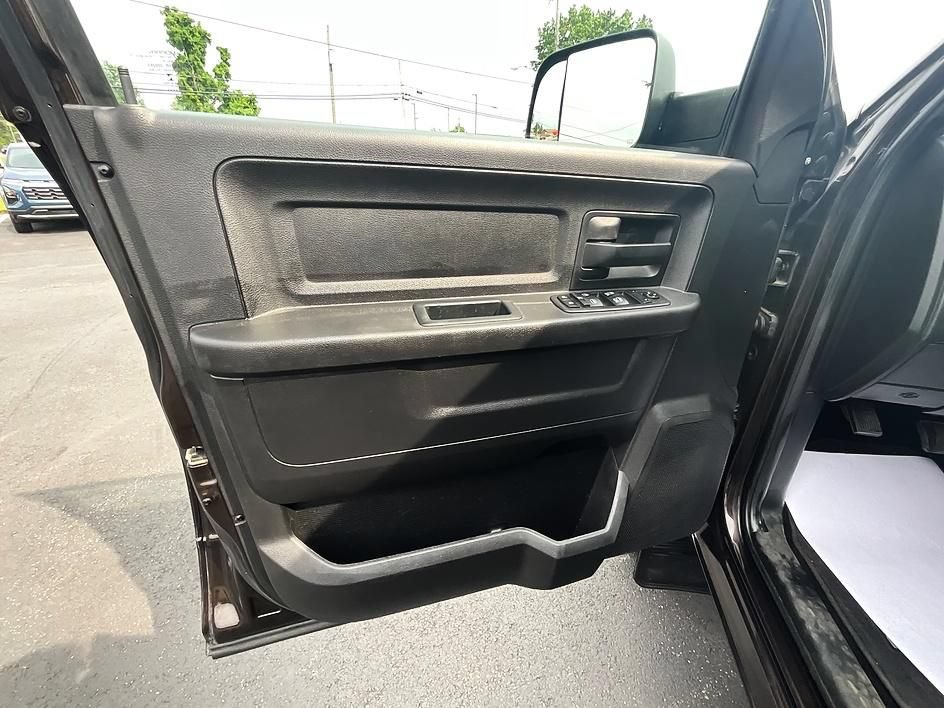 Used 2017 RAM 2500 Tradesman w/ Chrome Appearance Group AWD/4WD image 12
