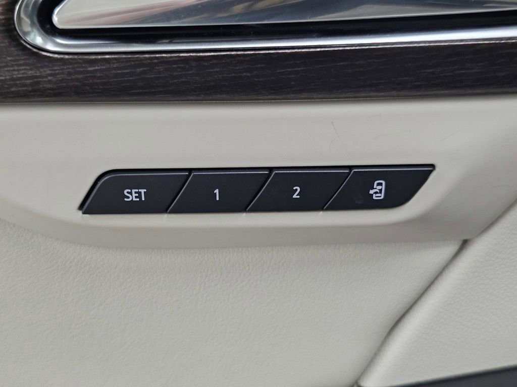 Used 2022 Buick Envision Avenir w/ Technology Package II image 36