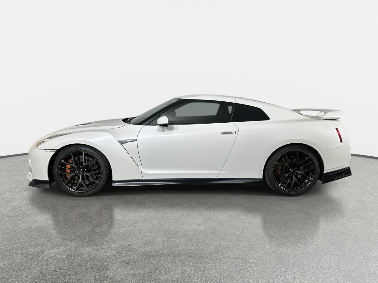 Used 2018 Nissan GT-R Premium image 5