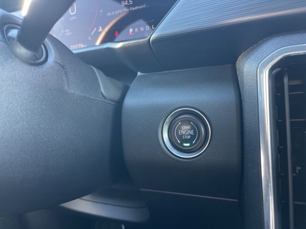 Used 2025 GMC Acadia Elevation AWD/4WD image 24