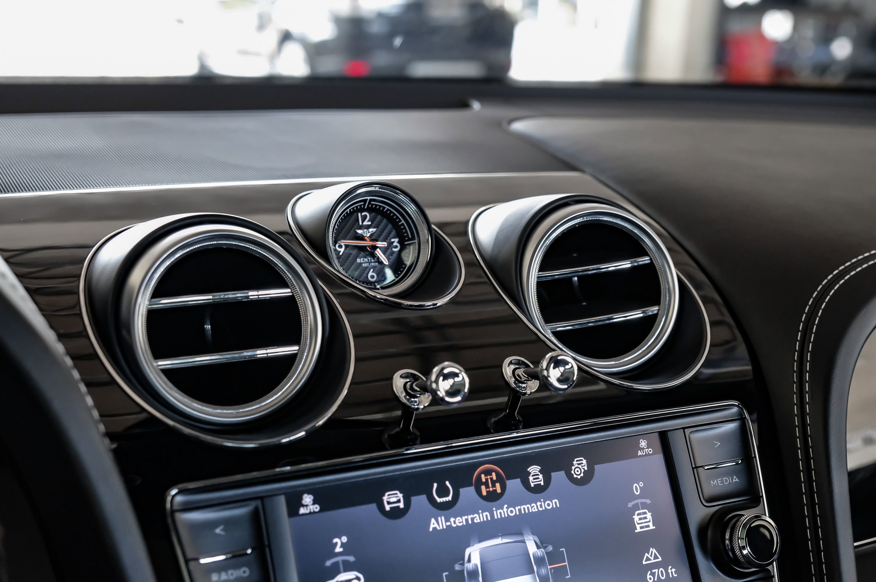 Used 2017 Bentley Bentayga image 28