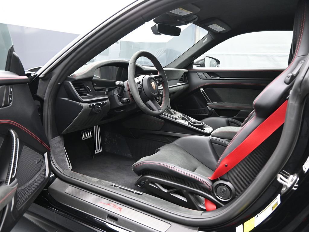 Certified 2025 Porsche 911 GT3 RWD image 4
