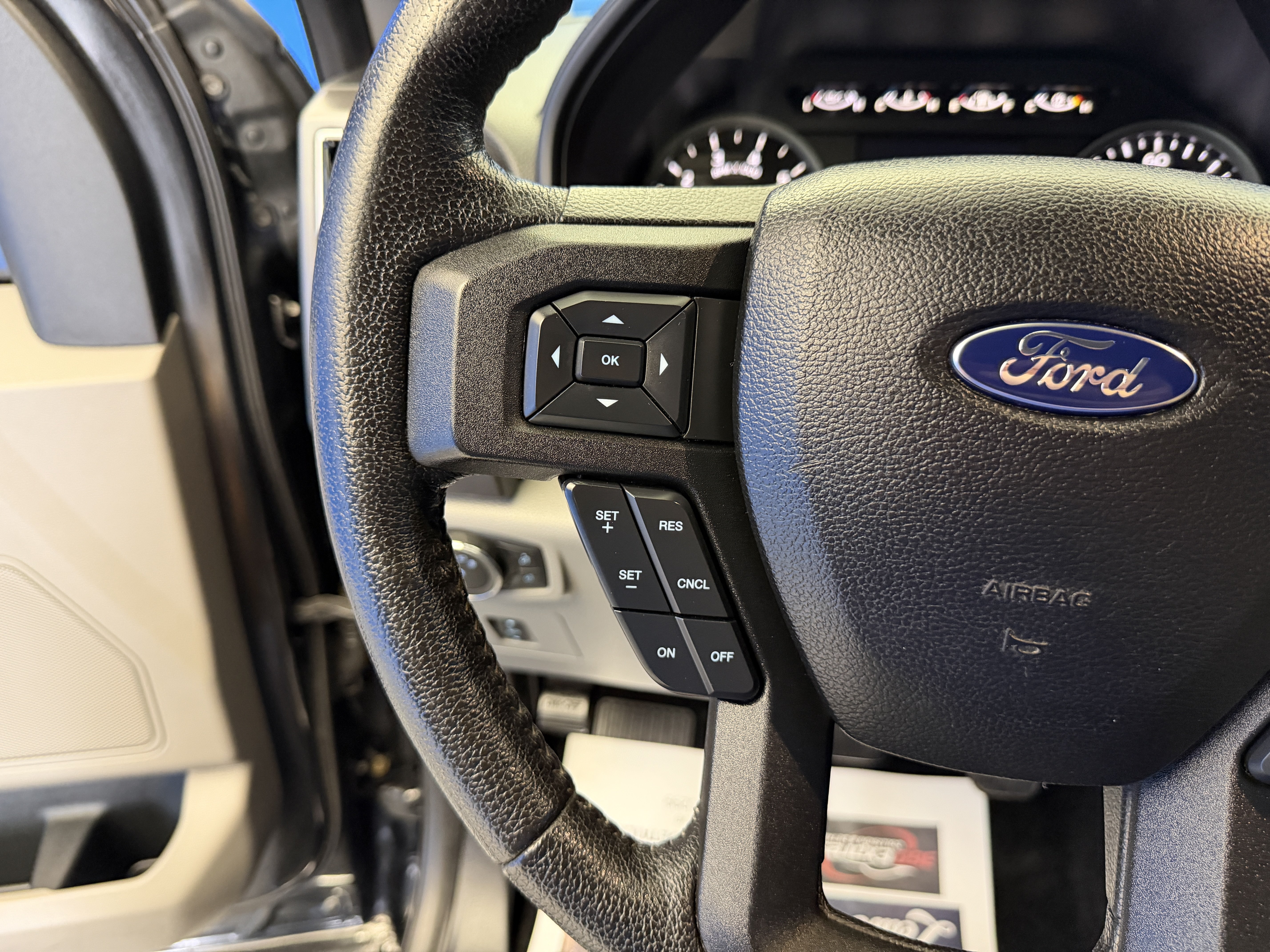 Used 2015 Ford F150 XLT w/ Equipment Group 302A Luxury AWD/4WD image 17