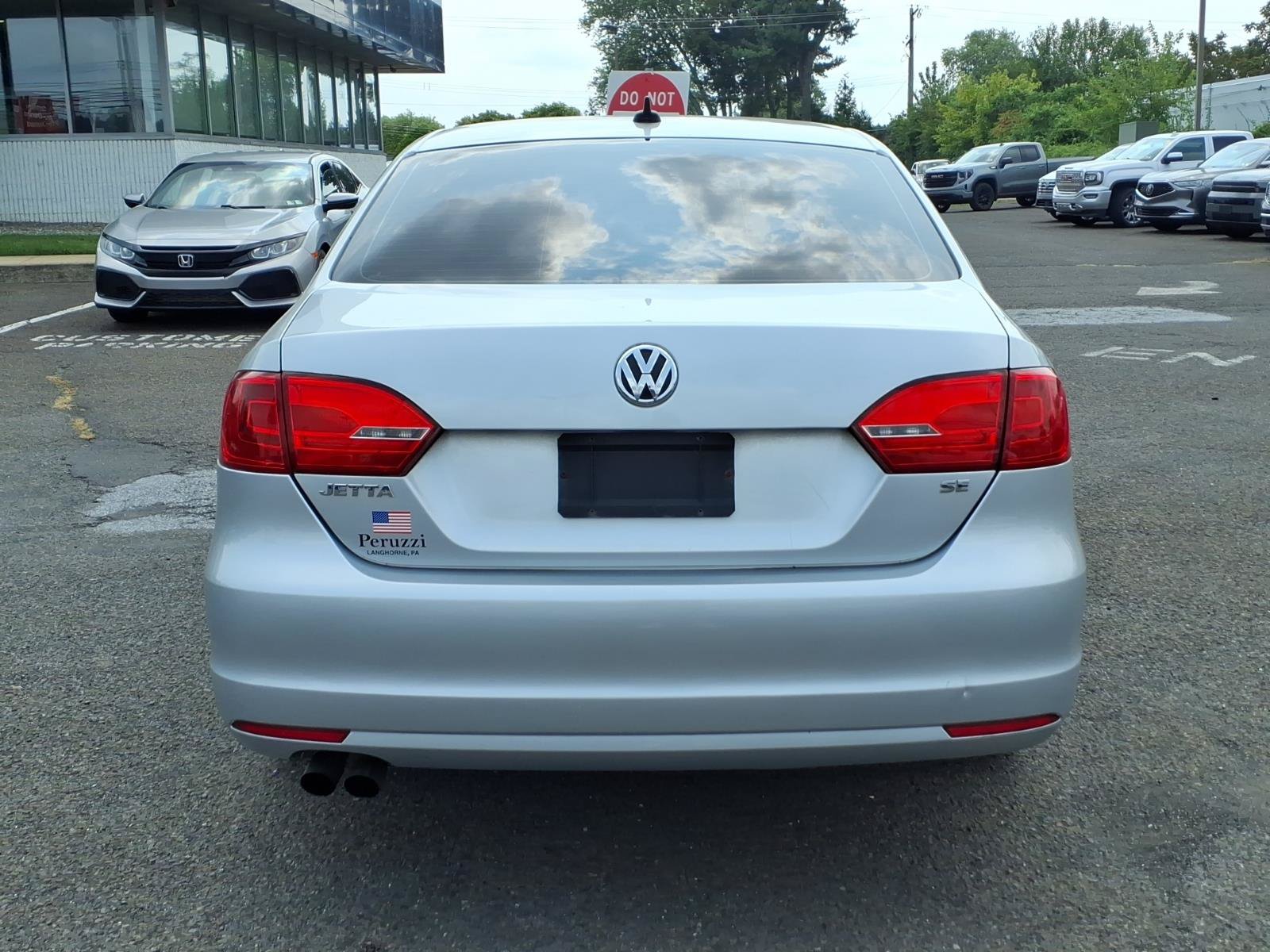 Used 2014 Volkswagen Jetta SE FWD image 4