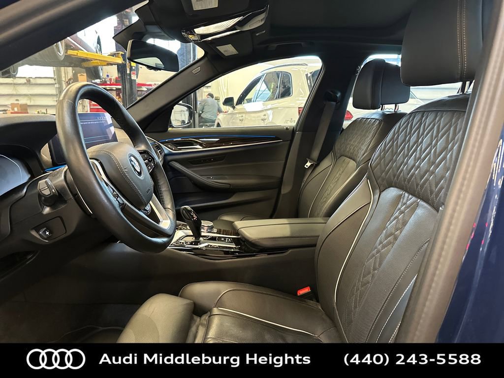 Used 2023 BMW 530e xDrive w/ Luxury Seating Package image 10