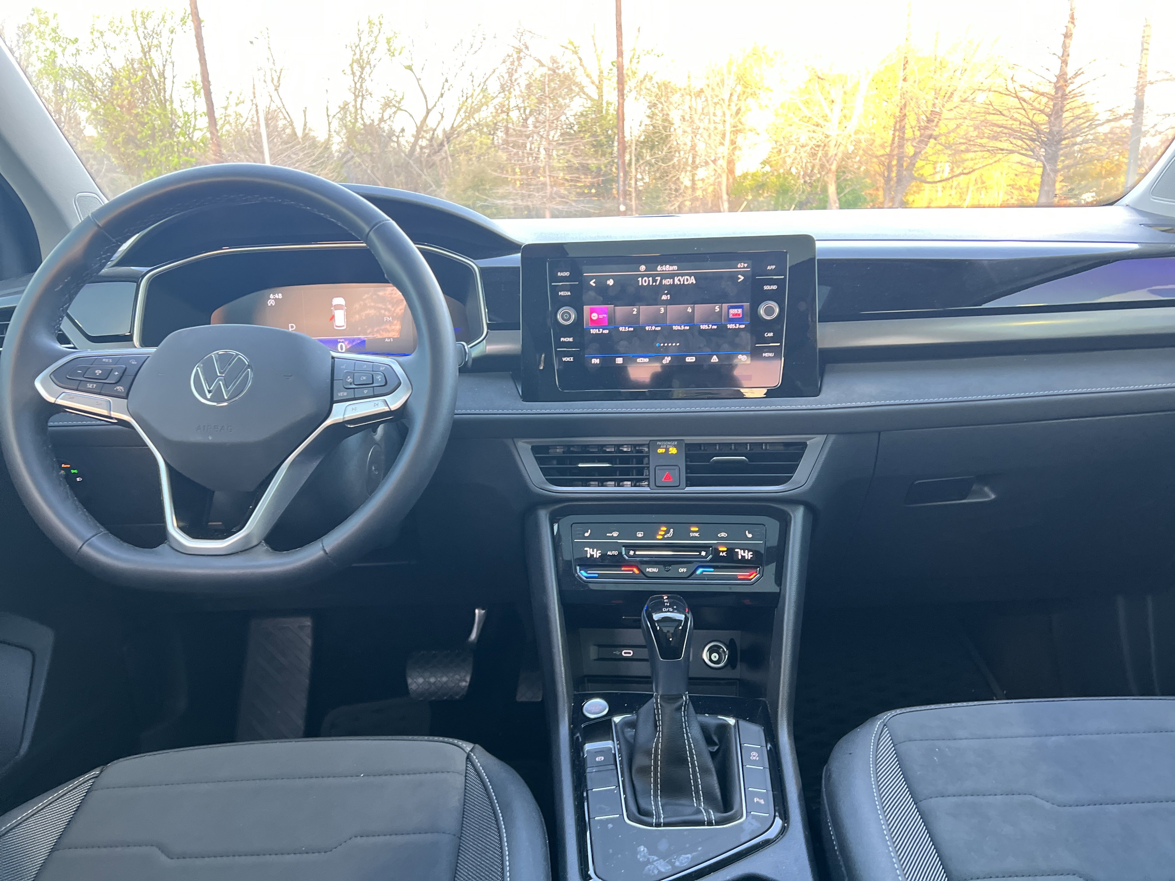 Used 2025 Volkswagen Taos SE image 27