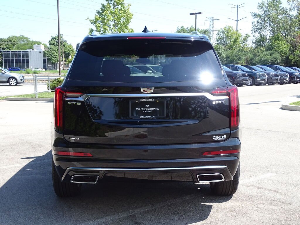 New 2025 Cadillac XT6 Luxury image 12