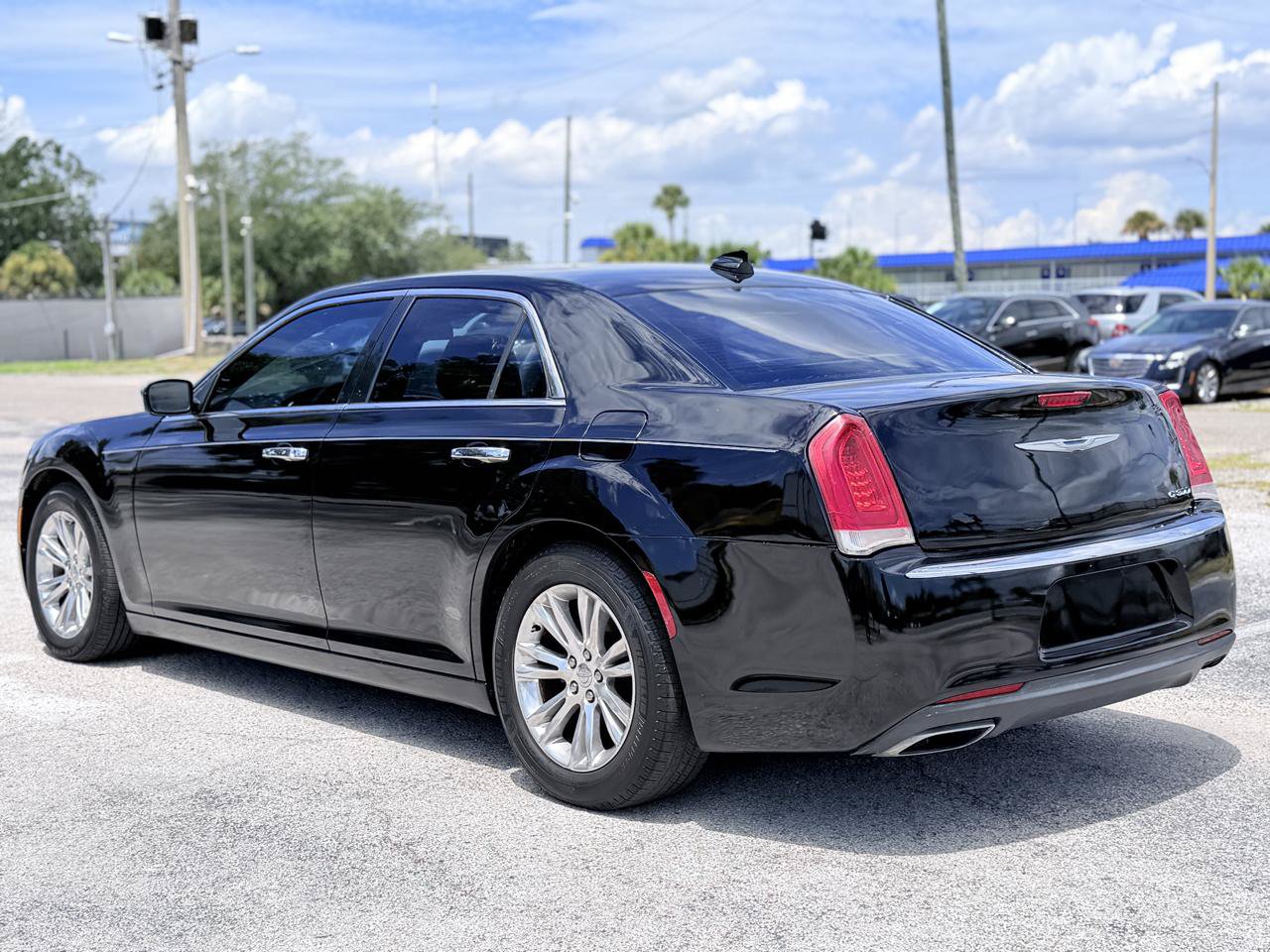 Used 2016 Chrysler 300 C RWD image 3