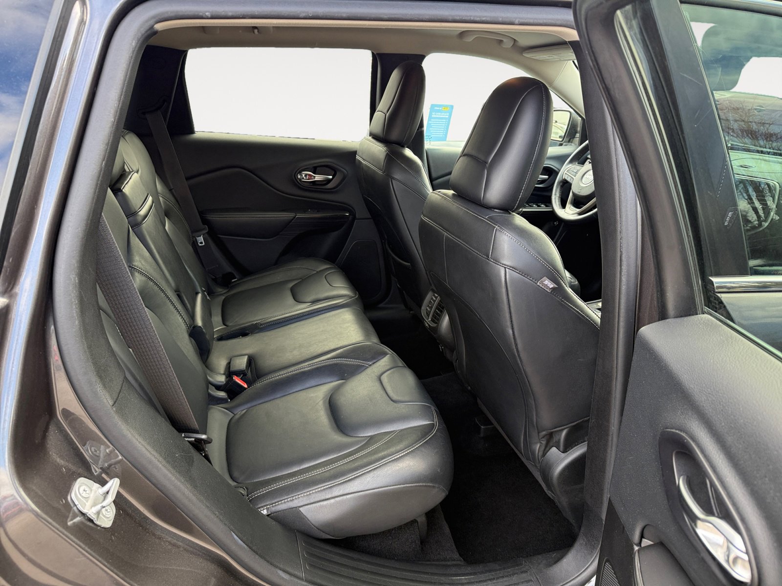 Used 2014 Jeep Cherokee Limited image 18