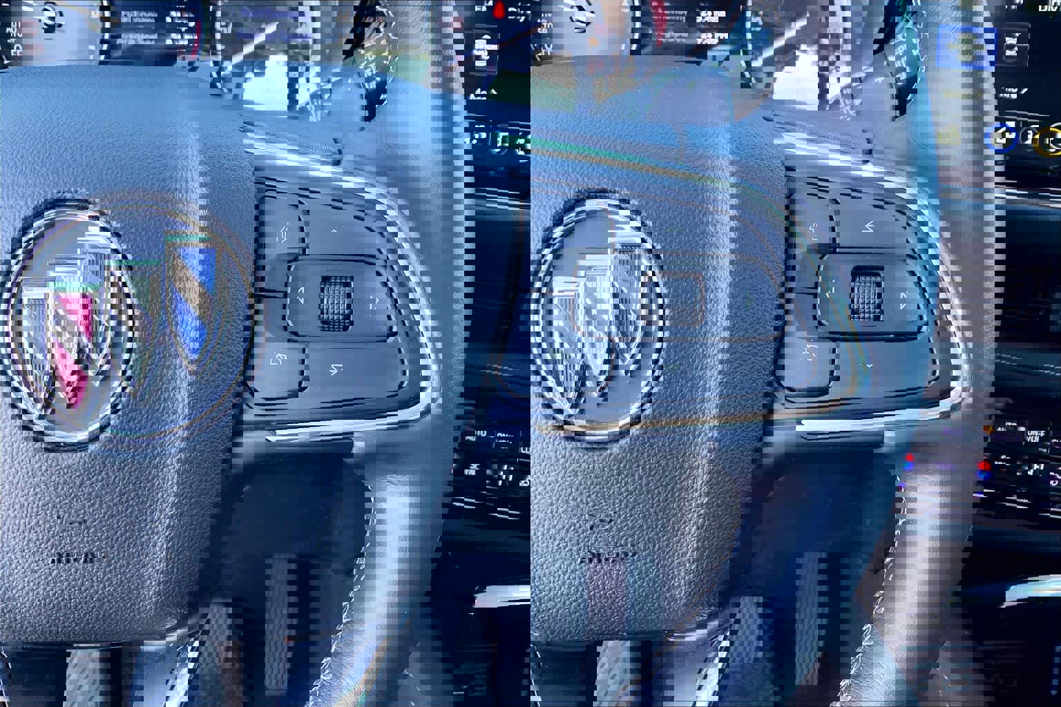 Used 2023 Buick Envision Avenir image 25