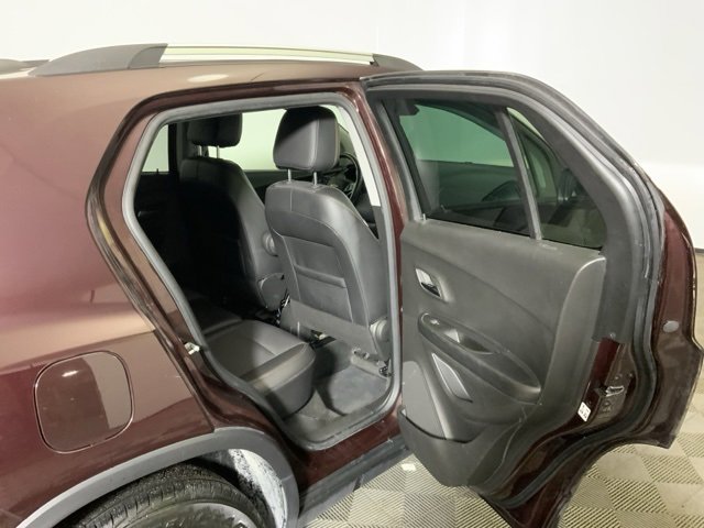 Used 2022 Chevrolet Trax LT w/ LT Convenience Package image 22