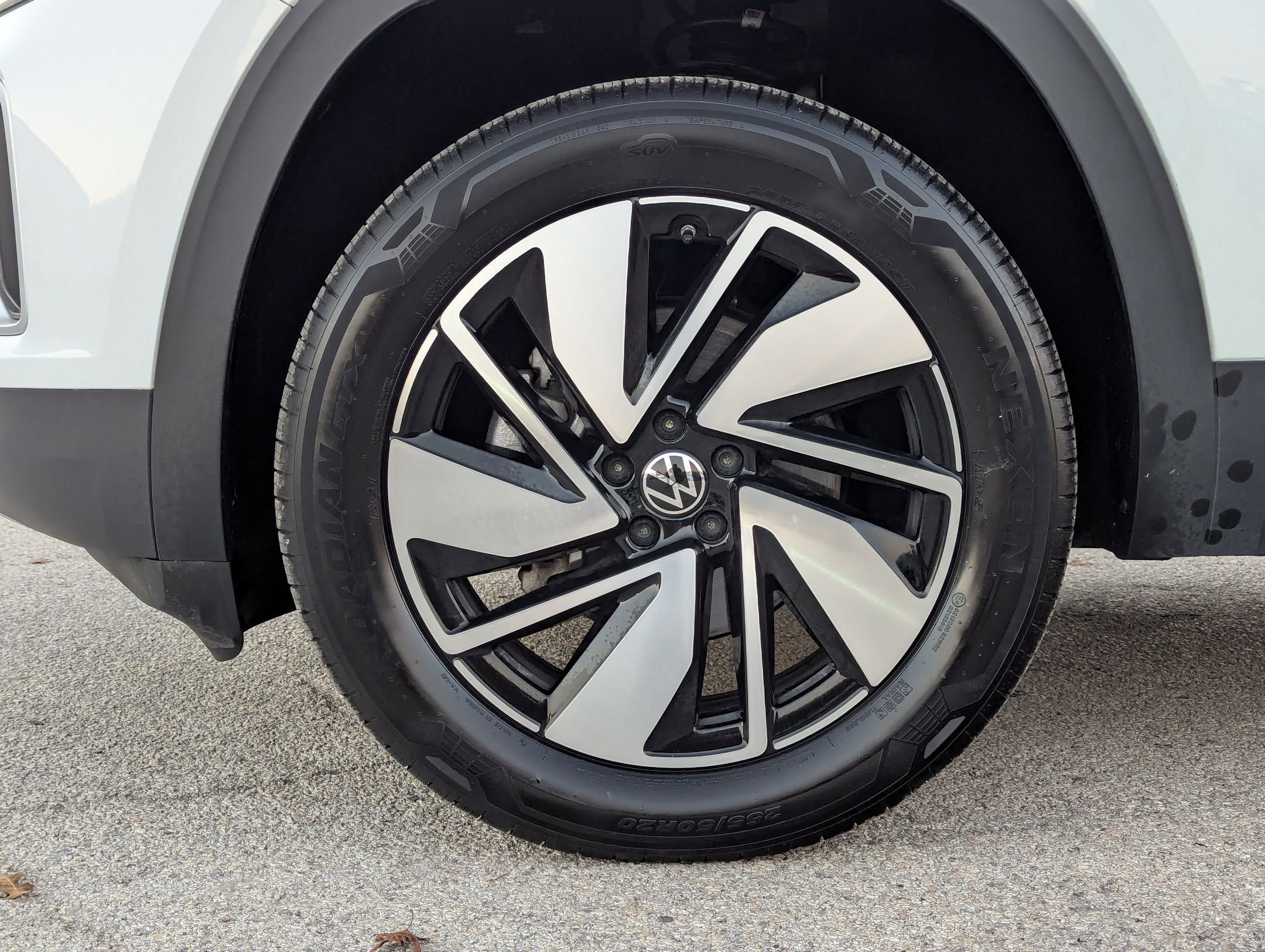 Used 2025 Volkswagen Atlas SE image 30