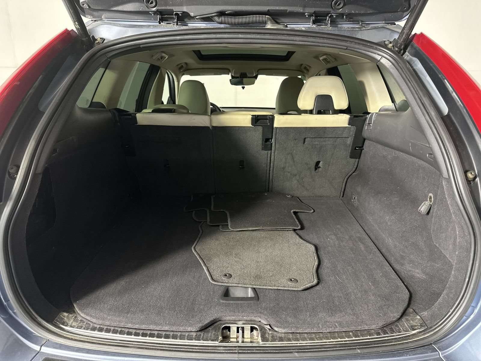 Used 2017 Volvo XC60 T6 Dynamic w/ Advanced Package AWD/4WD image 25