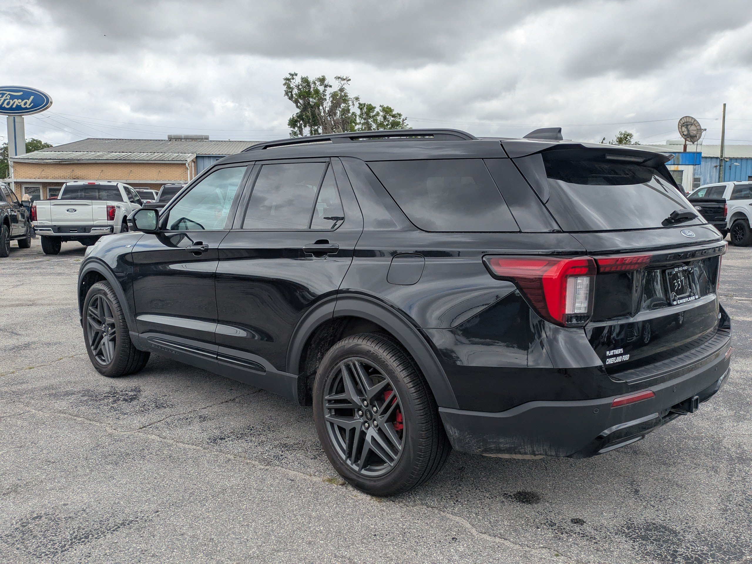 Used 2025 Ford Explorer ST-Line w/ Premium Package AWD/4WD image 6