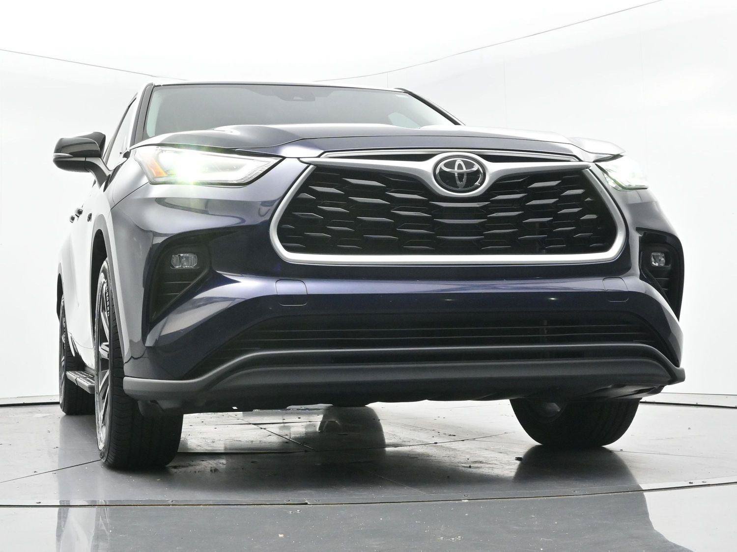 Used 2023 Toyota Highlander LE FWD image 42