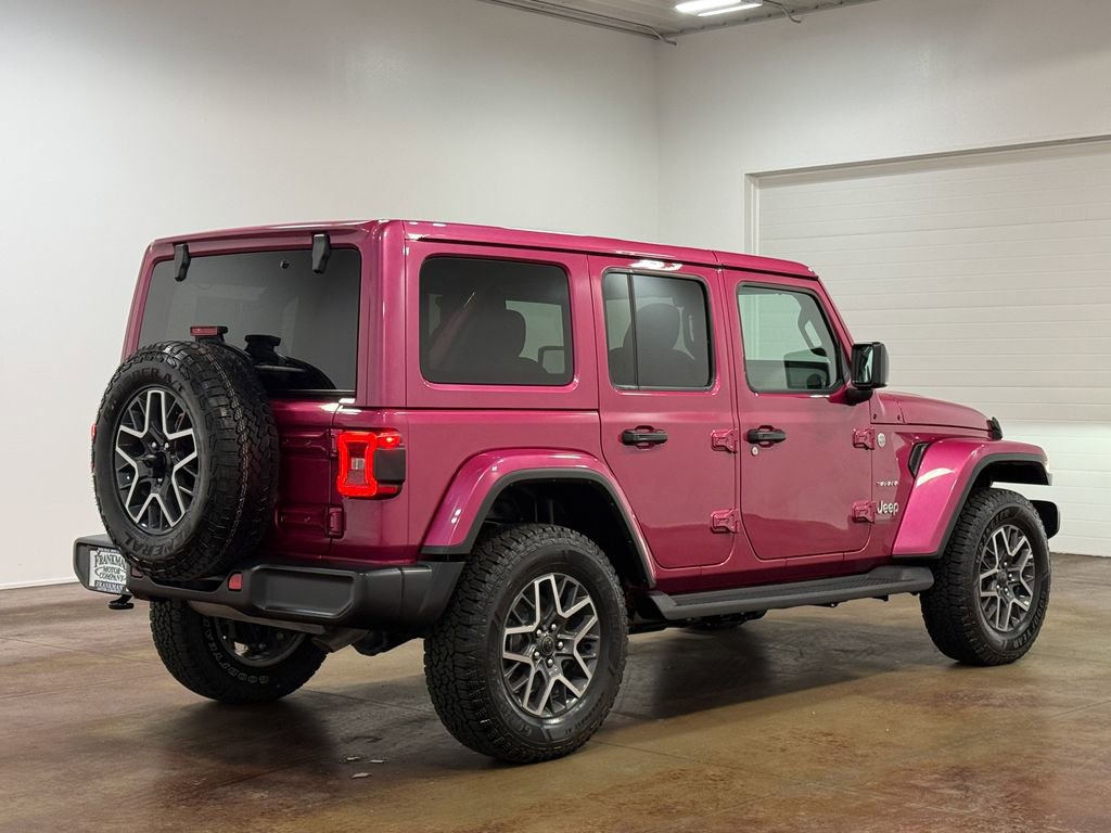 Used 2024 Jeep Wrangler Unlimited Sahara w/ Technology Group AWD/4WD image 4