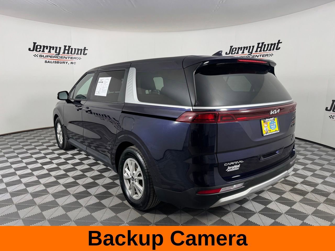 Used 2023 Kia Carnival LX image 9